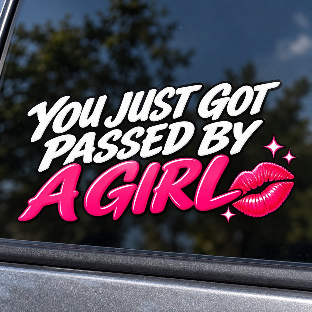 You Just Got Passed by a Girl - стикер с розова целувка, близка визуализация върху автомобилно стъкло