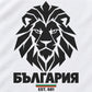Геометричен лъв, „БЪЛГАРИЯ“ и „EST. 681“ върху бяла тениска - близък план