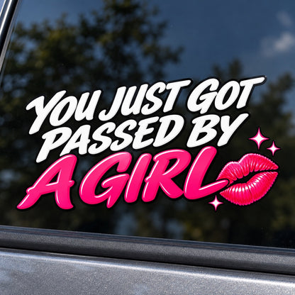 You Just Got Passed by a Girl - стикер с розова целувка, близка визуализация върху автомобилно стъкло