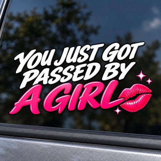 You Just Got Passed by a Girl - стикер с розова целувка, близка визуализация върху автомобилно стъкло
