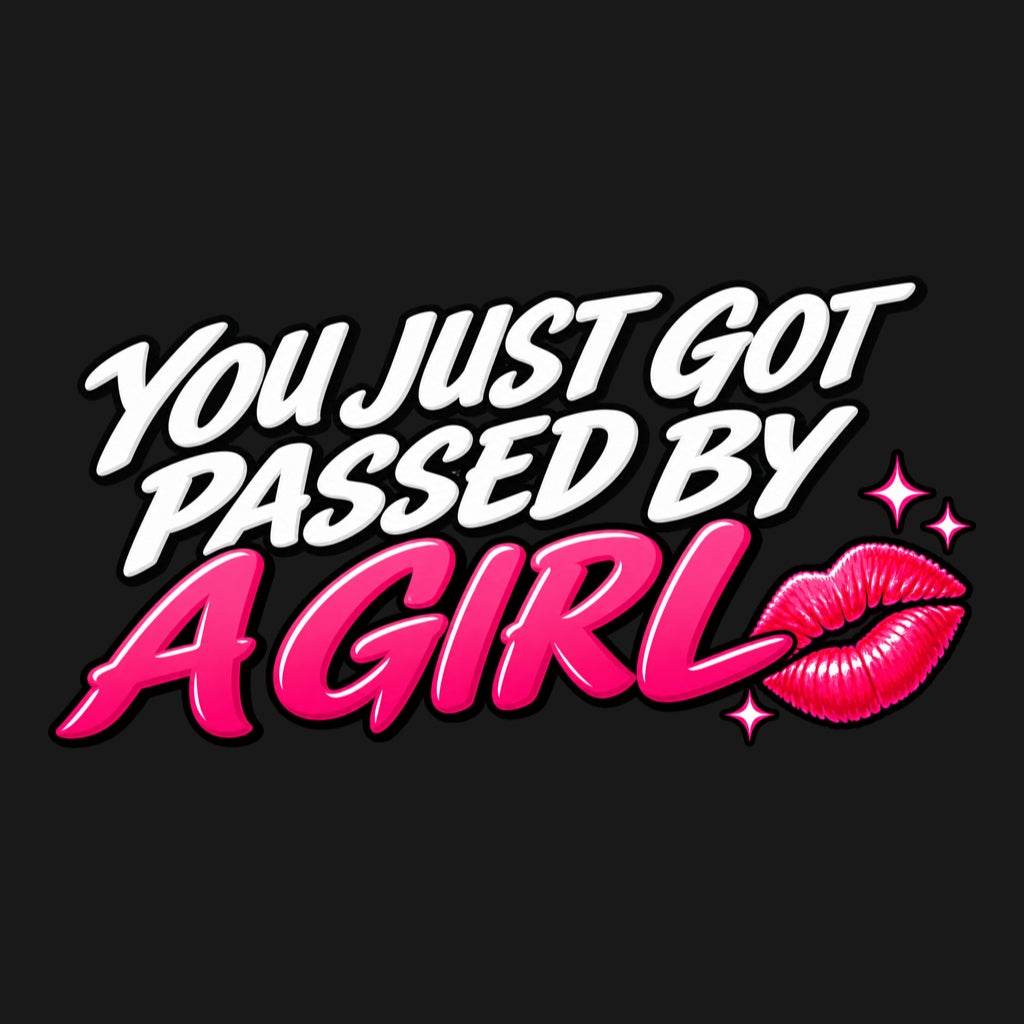 Бяло-розов английски надпис You Just Got Passed by a Girl с целувка и блясъци
